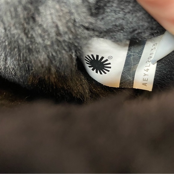 UGG Classic Short Black Winter Boot 9 - Picture 11 of 14